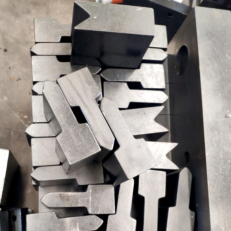 【山東桓藝數控】母線加工機零部件維護保養方法，提高加工位置精度的方法？